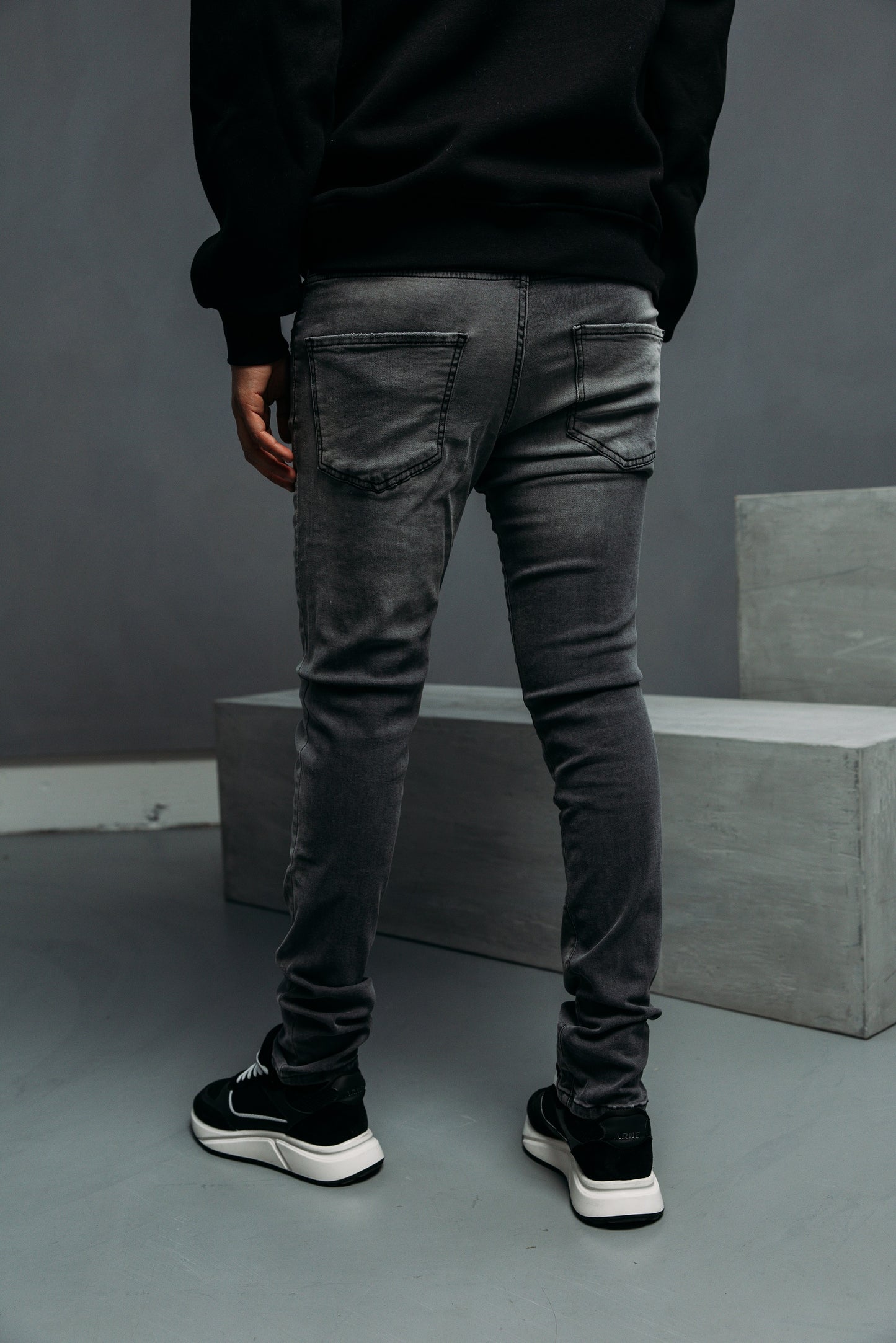 Slim Fit Washed Jeans